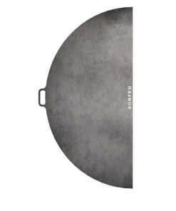 Feuerplatte für Feuerschalen – Halbkreis-Design für Kreatives Grillen Die Halbkreis-Plancha verwandelt Ihre Feuerschale in eine vielseitige Grillstation und sorgt für ein einzigartiges Grillerlebnis. Hauptmerkmale: Erhältlich in drei Größen: Ø 60 cm, Ø 80 cm und Ø 100 cm Massiver 6 mm Stahl für hervorragende Hitzespeicherung und gleichmäßige Hitzeverteilung Integrierter Griff für einfache Handhabung Das clevere Halbkreis-Design ermöglicht eine flexible Nutzung Ihrer Feuerschale.  Perfekt für kreative Grillideen und vielseitigen Outdoor-Genuss!