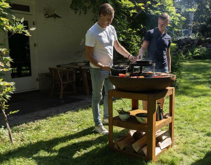 HEAT Bakka Kochfeuerstelle | Plancha-Grill aus Roststahl mit Stauraum