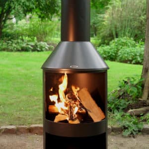 HEAT Larvik Terrassenofen | Moderner Gartenkamin mit Holzlager & Schornstein