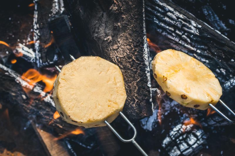 Lagerfeuerspieß aus Edelstahl | 96 cm für sicheres Rösten am Feuer