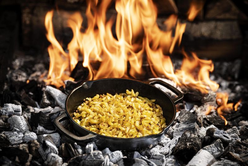 Gusseisenpfanne mit 2 Griffen | S–XL für Grill, Herd & Ofen