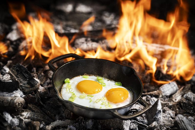 Gusseisenpfanne mit 2 Griffen | S–XL für Grill, Herd & Ofen