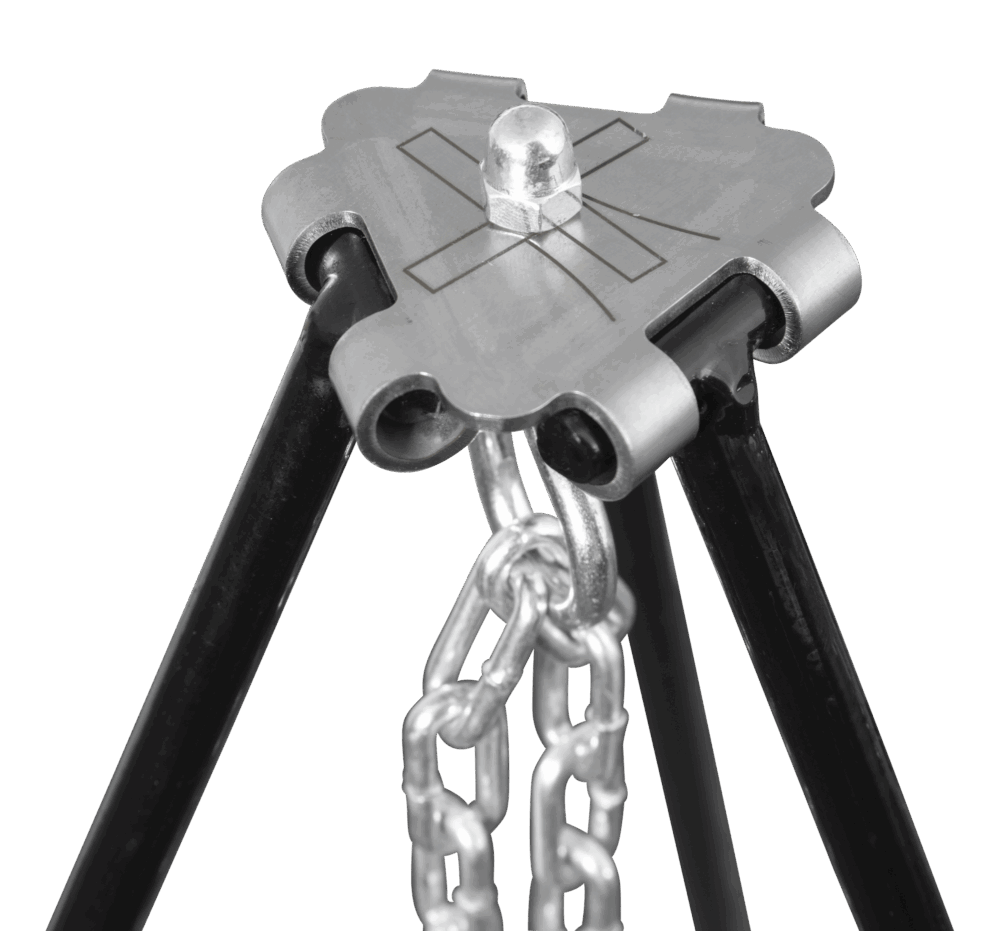 Robustes Dreibein-Stativ aus Stahl für Dutch Oven & Kessel. Höhenverstellbar mit Kette und Haken – ideal für Lagerfeuer & Outdoor Cooking.