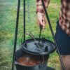 Deckelheber für Dutch Oven | Sicher & sauber kochen am Feuer