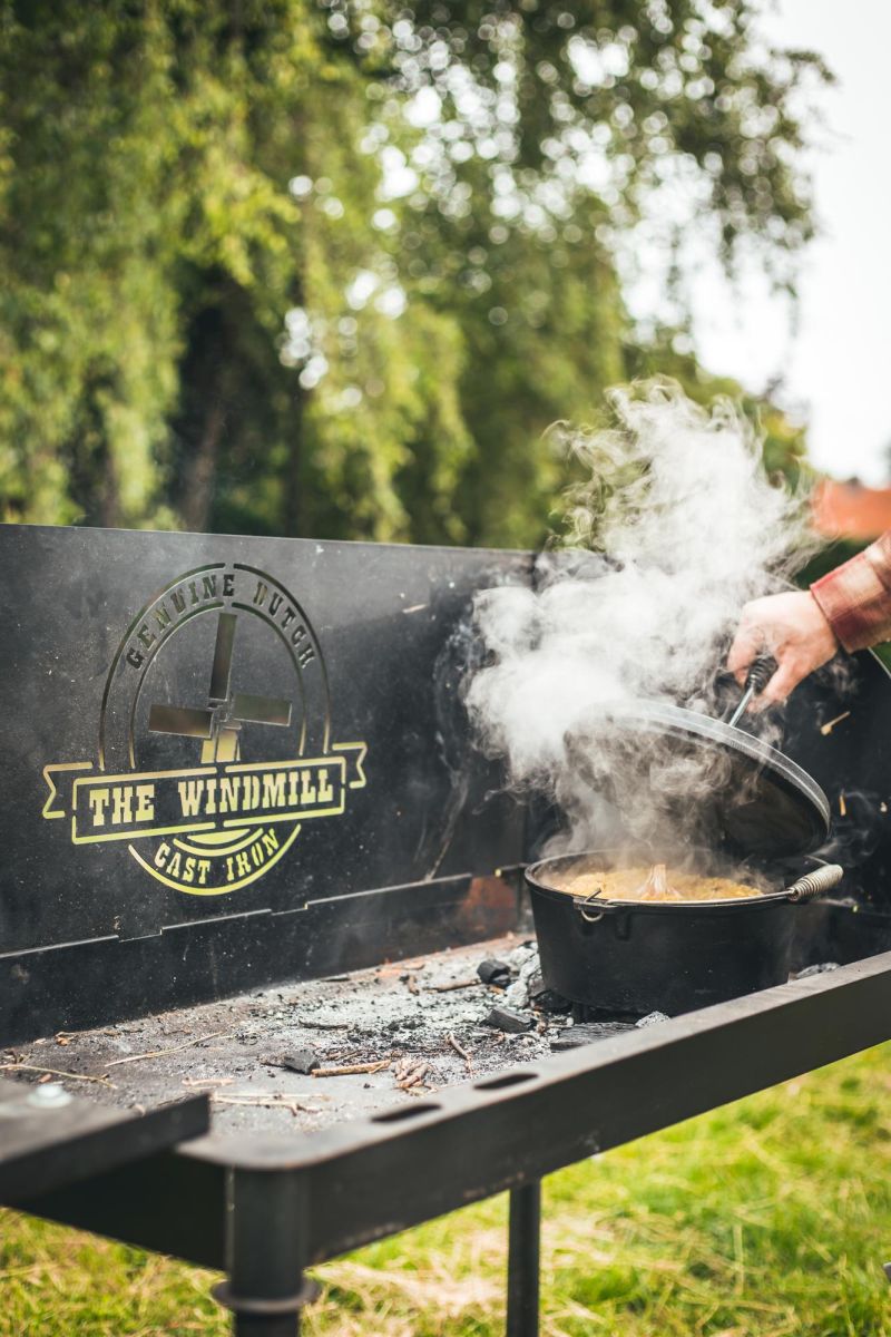 Deckelheber für Dutch Oven | Sicher & sauber kochen am Feuer