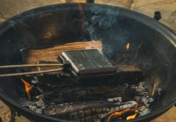 Sandwicheisen | Pie Iron mit langem Griff für Lagerfeuer & Grill