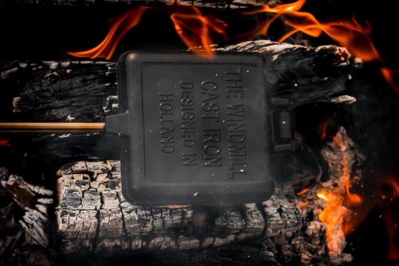 Sandwicheisen | Pie Iron mit langem Griff für Lagerfeuer & Grill