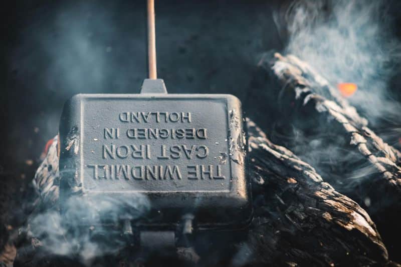 Sandwicheisen | Pie Iron mit langem Griff für Lagerfeuer & Grill