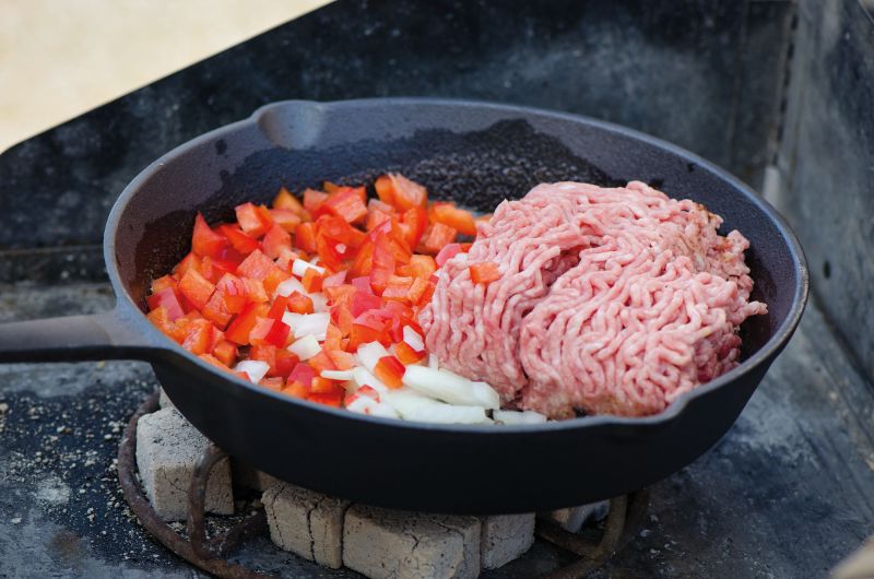 Gusseisenpfanne mit Stielgriff | S–XL für Grill, Herd & Ofen