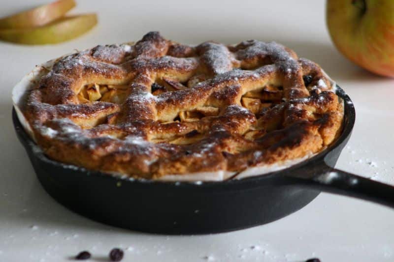 Gusseisenpfanne mit Stielgriff | S–XL für Grill, Herd & Ofen