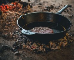 Gusseisen-Pfannen & Skillets