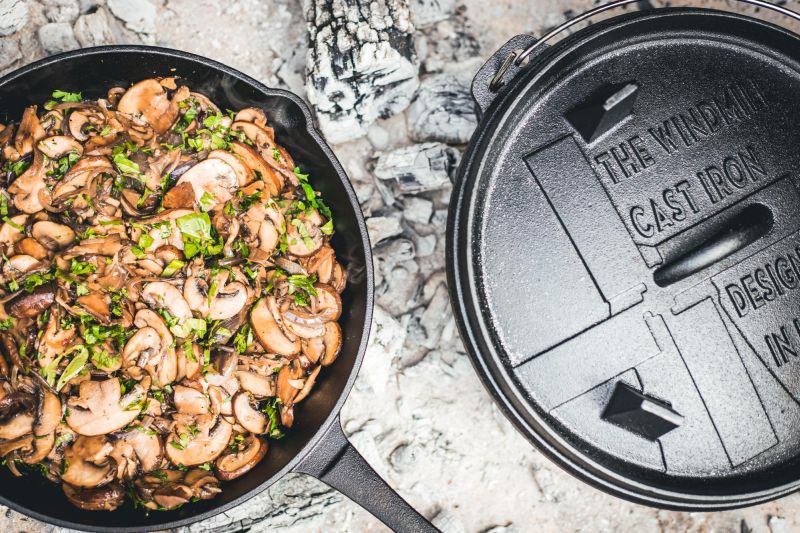 Gusseisenpfanne mit Stielgriff | S–XL für Grill, Herd & Ofen